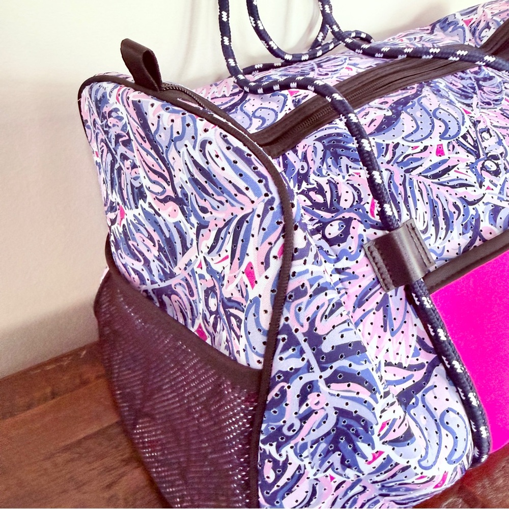 Simply Southern NWT Large Tropical Leaf Neoprene Duffle Bag Pink Purple - Picture 5 of 8